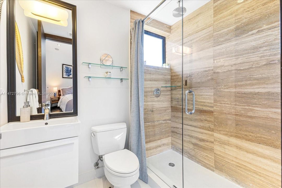 Recently Sold: $7,795,000 (6 beds, 6 baths, 4225 Square Feet)