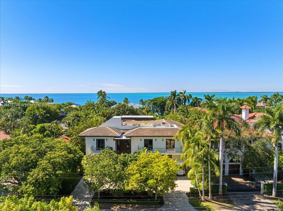 Recently Sold: $7,795,000 (6 beds, 6 baths, 4225 Square Feet)