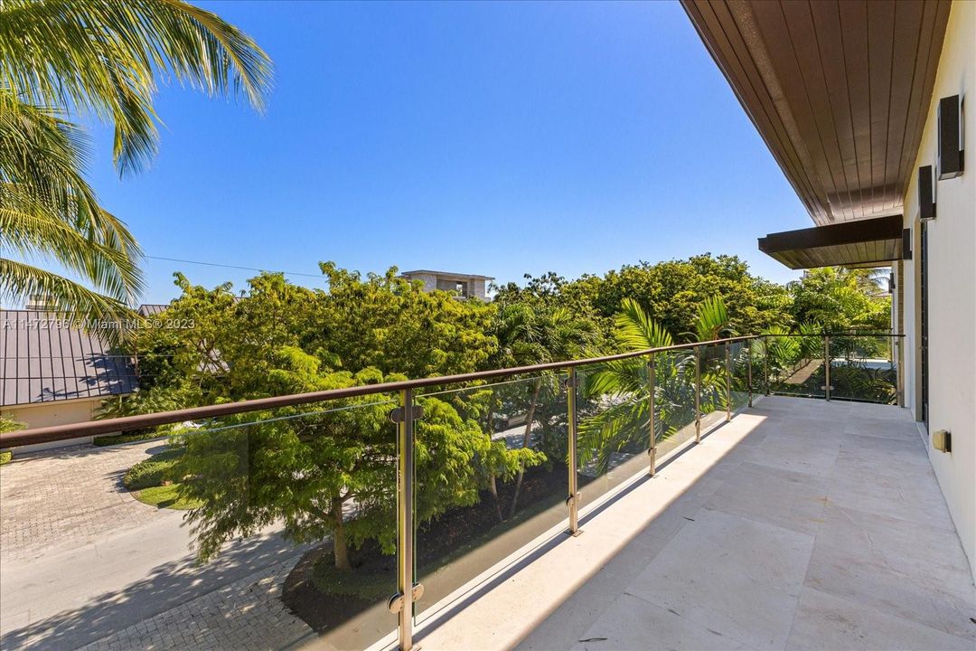 Recently Sold: $7,795,000 (6 beds, 6 baths, 4225 Square Feet)