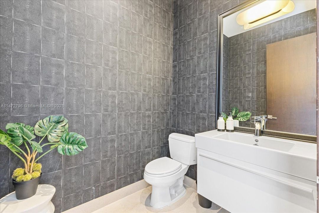 Recently Sold: $7,795,000 (6 beds, 6 baths, 4225 Square Feet)