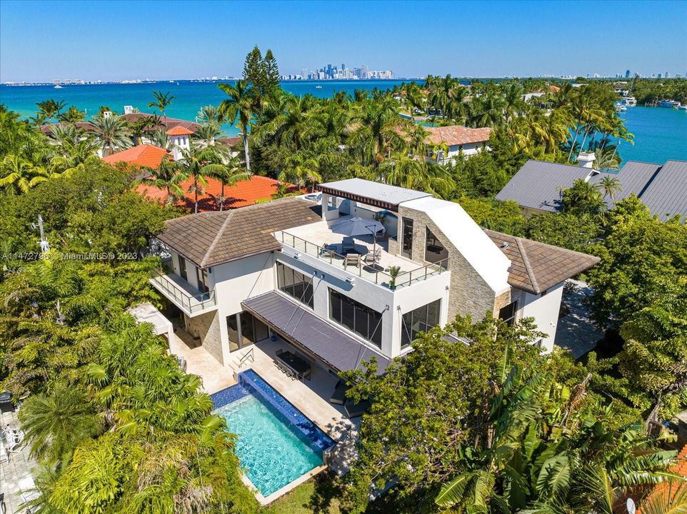 Recently Sold: $7,795,000 (6 beds, 6 baths, 4225 Square Feet)