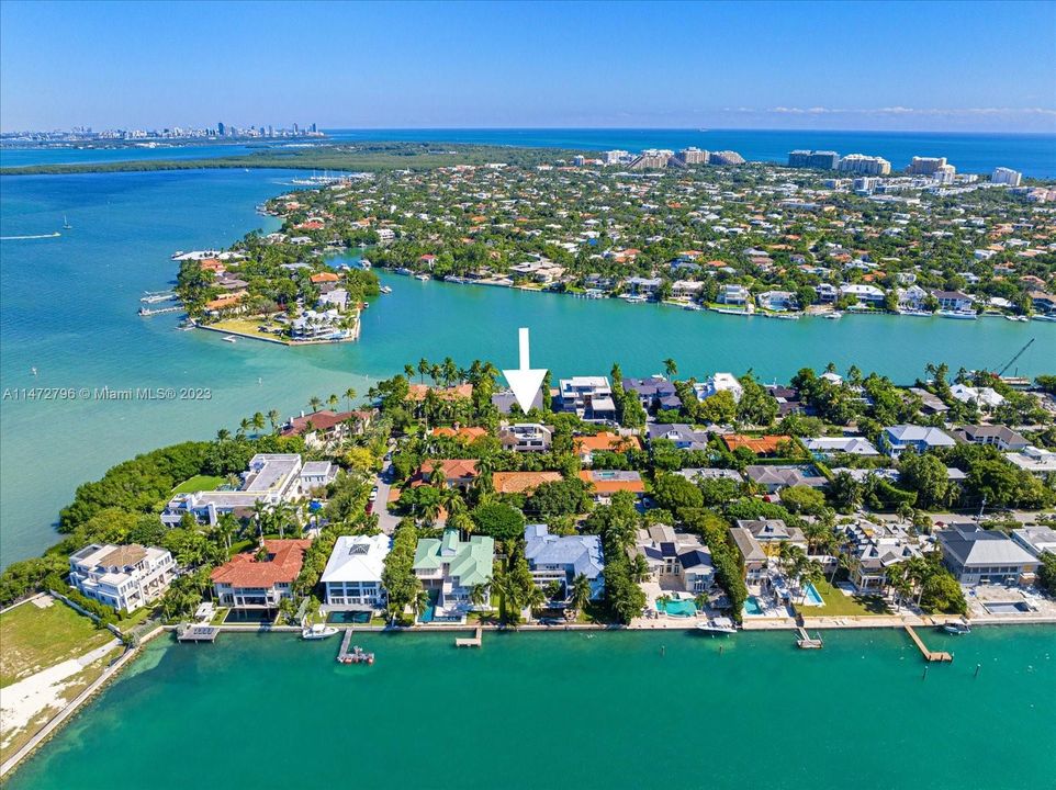 Recently Sold: $7,795,000 (6 beds, 6 baths, 4225 Square Feet)