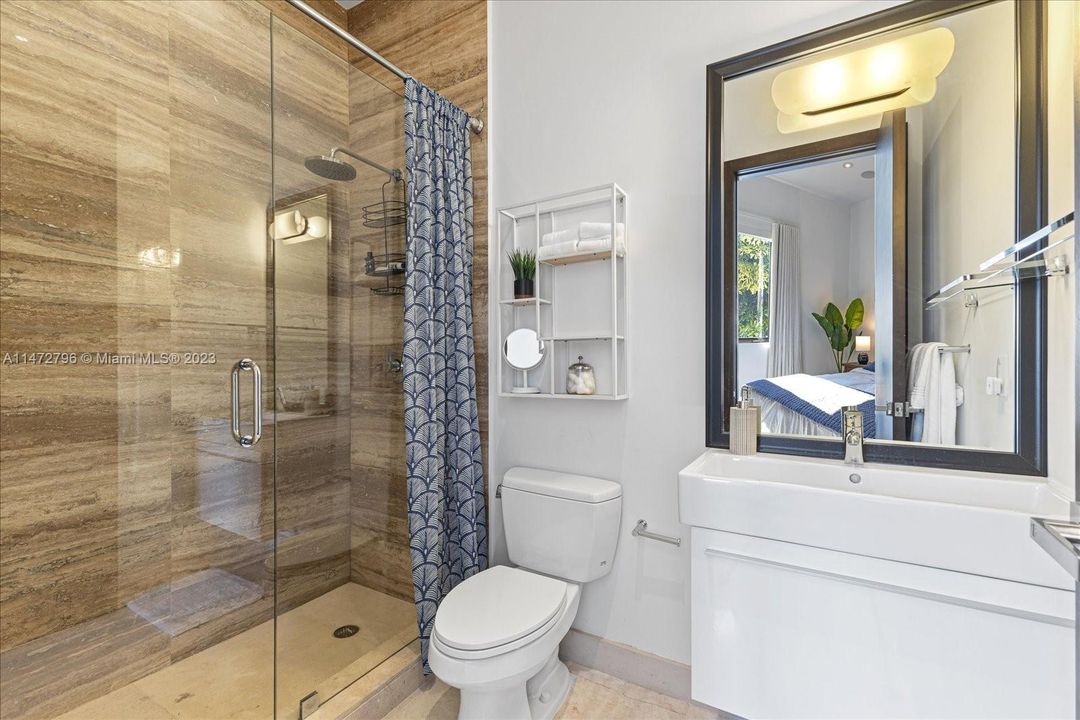 Recently Sold: $7,795,000 (6 beds, 6 baths, 4225 Square Feet)