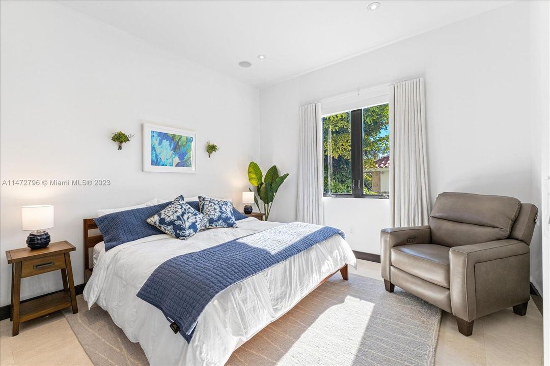 Recently Sold: $7,795,000 (6 beds, 6 baths, 4225 Square Feet)