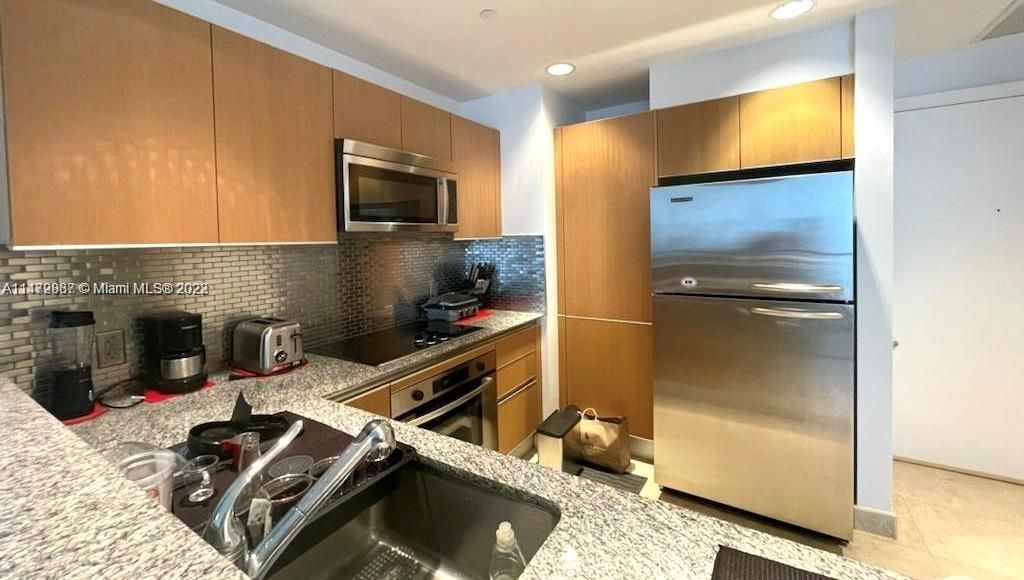 Recently Rented: $2,700 (0 beds, 1 baths, 604 Square Feet)