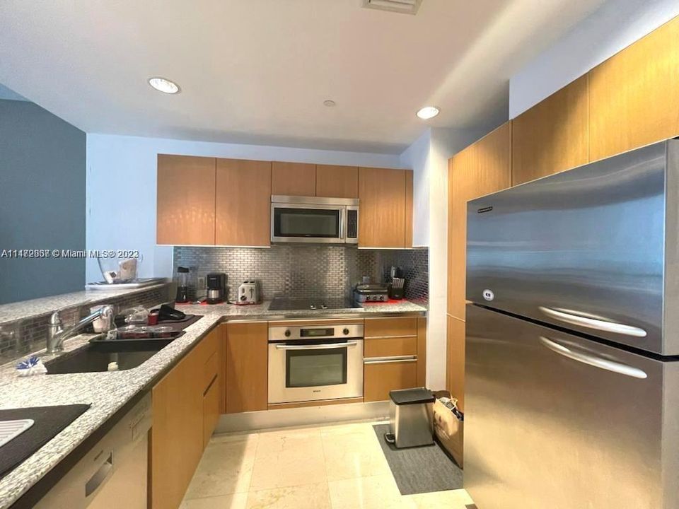 Recently Rented: $2,700 (0 beds, 1 baths, 604 Square Feet)