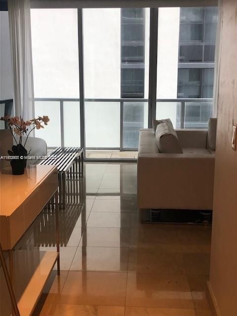 Recently Rented: $2,700 (0 beds, 1 baths, 604 Square Feet)