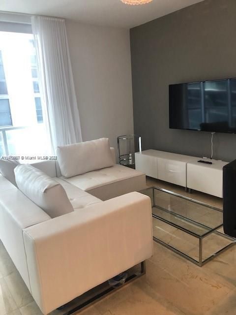 Recently Rented: $2,700 (0 beds, 1 baths, 604 Square Feet)