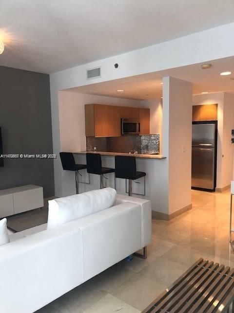 Recently Rented: $2,700 (0 beds, 1 baths, 604 Square Feet)