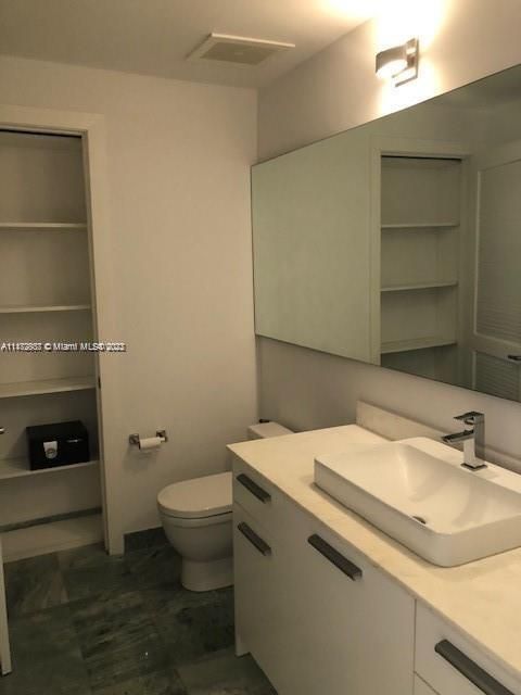 Recently Rented: $2,700 (0 beds, 1 baths, 604 Square Feet)