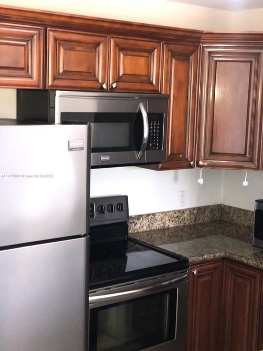 Recently Rented: $2,290 (2 beds, 1 baths, 813 Square Feet)