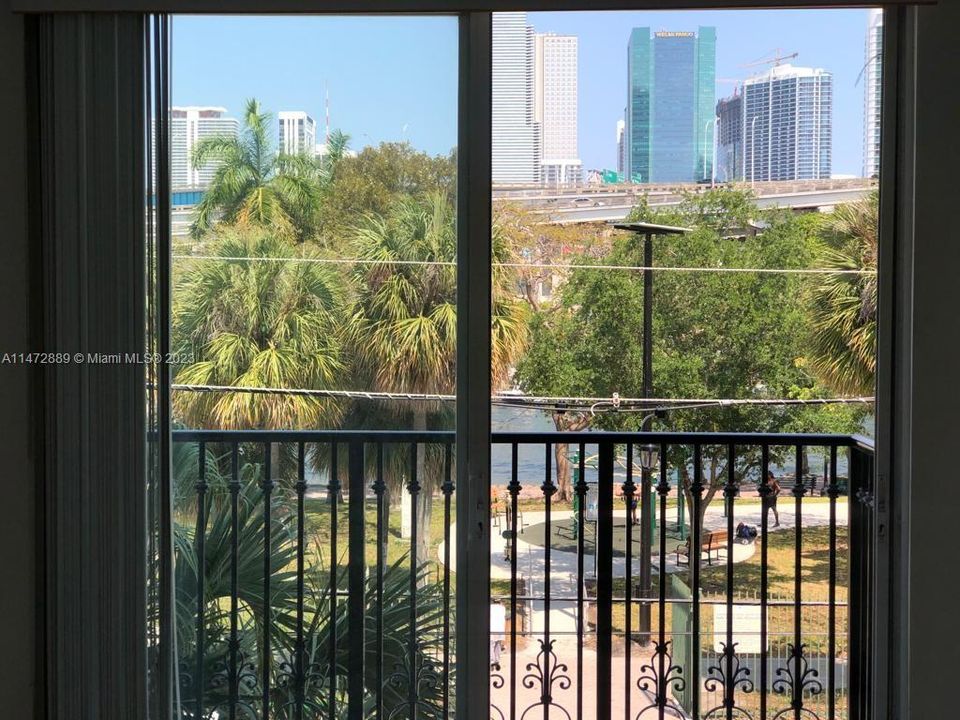 Recently Rented: $2,290 (2 beds, 1 baths, 813 Square Feet)