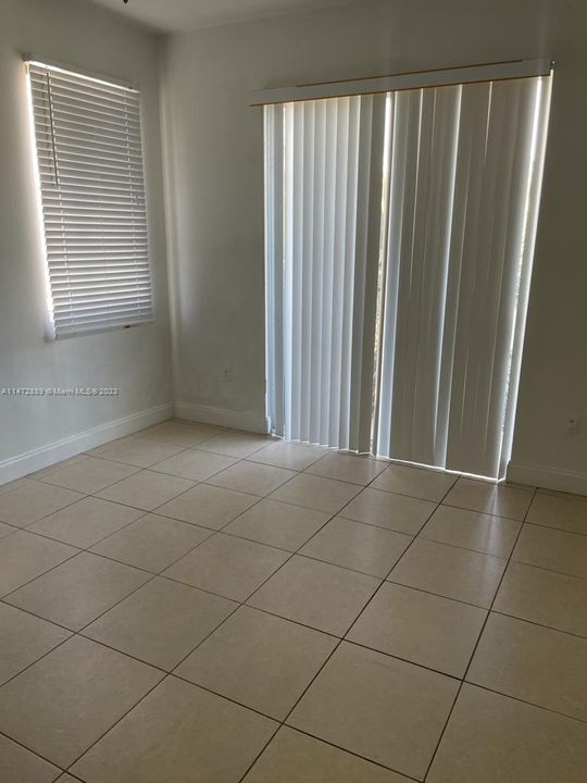 Recently Rented: $2,290 (2 beds, 1 baths, 813 Square Feet)