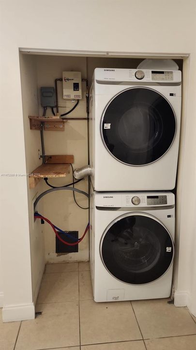 Recently Rented: $2,290 (2 beds, 1 baths, 813 Square Feet)