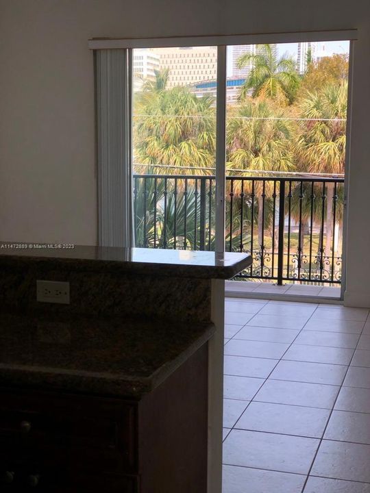 Recently Rented: $2,290 (2 beds, 1 baths, 813 Square Feet)