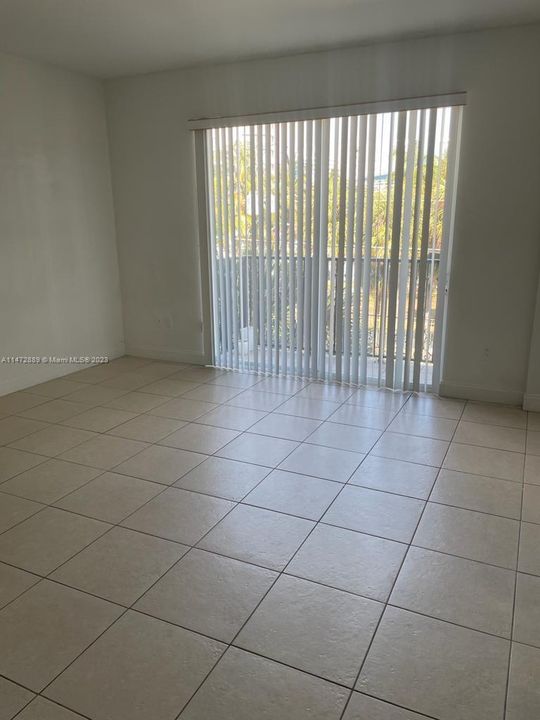 Recently Rented: $2,290 (2 beds, 1 baths, 813 Square Feet)