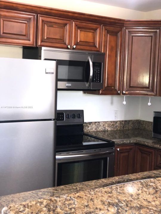 Recently Rented: $2,290 (2 beds, 1 baths, 813 Square Feet)