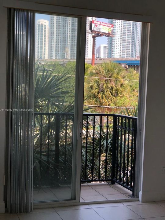 Recently Rented: $2,290 (2 beds, 1 baths, 813 Square Feet)