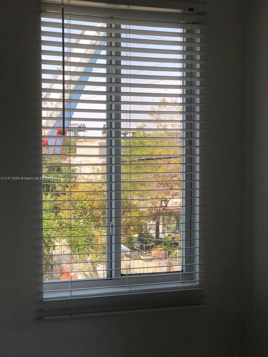 Recently Rented: $2,290 (2 beds, 1 baths, 813 Square Feet)