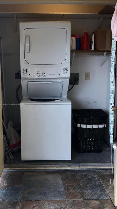 Recently Sold: $265,000 (1 beds, 1 baths, 820 Square Feet)