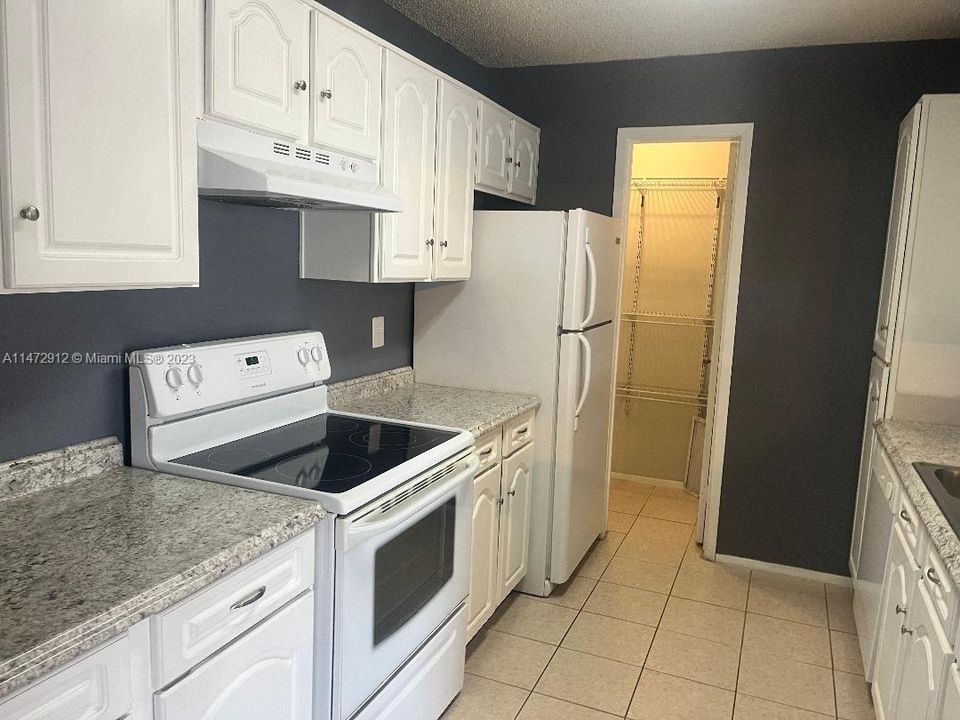 Recently Sold: $265,000 (1 beds, 1 baths, 820 Square Feet)