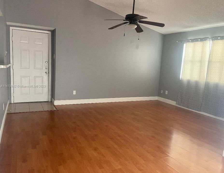 Recently Sold: $265,000 (1 beds, 1 baths, 820 Square Feet)