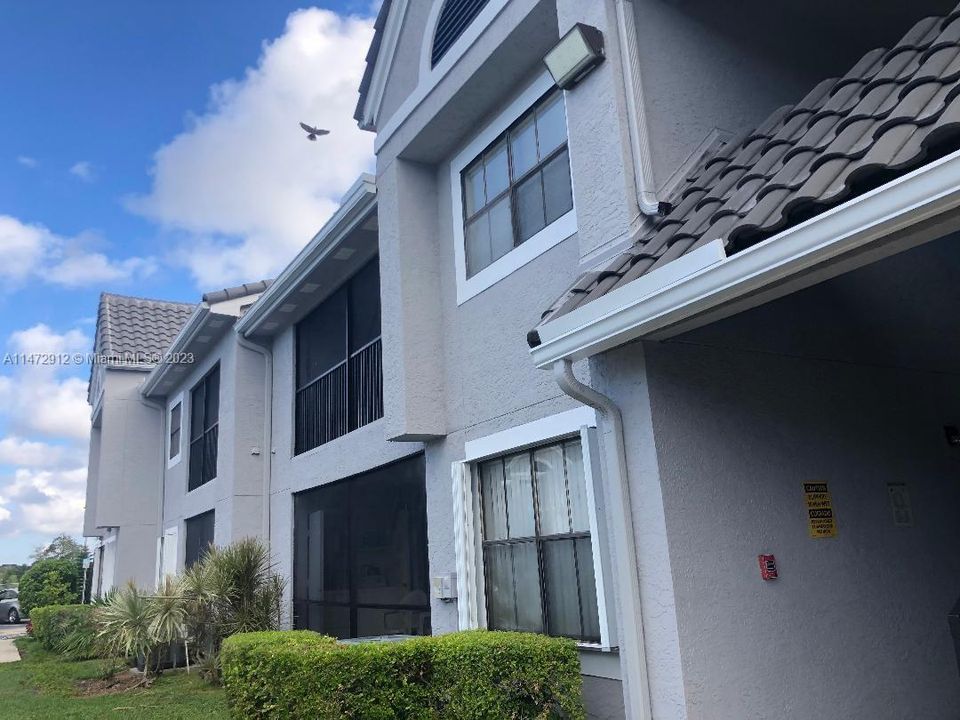 Recently Sold: $265,000 (1 beds, 1 baths, 820 Square Feet)