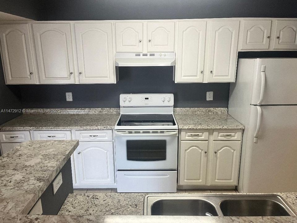 Recently Sold: $265,000 (1 beds, 1 baths, 820 Square Feet)