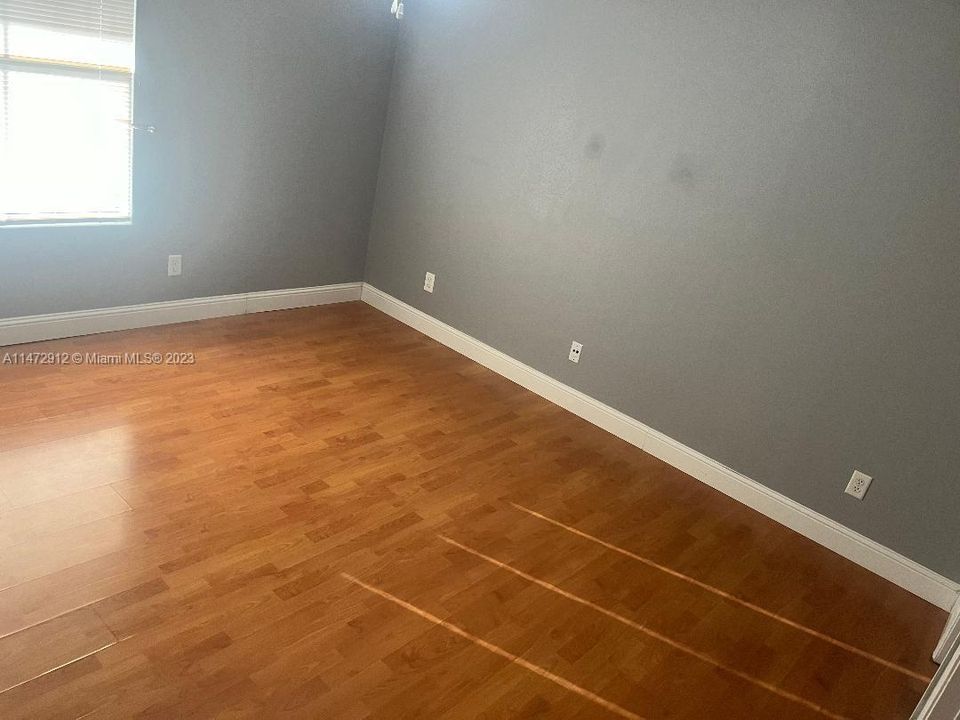 Recently Sold: $265,000 (1 beds, 1 baths, 820 Square Feet)