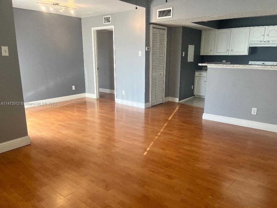 Recently Sold: $265,000 (1 beds, 1 baths, 820 Square Feet)