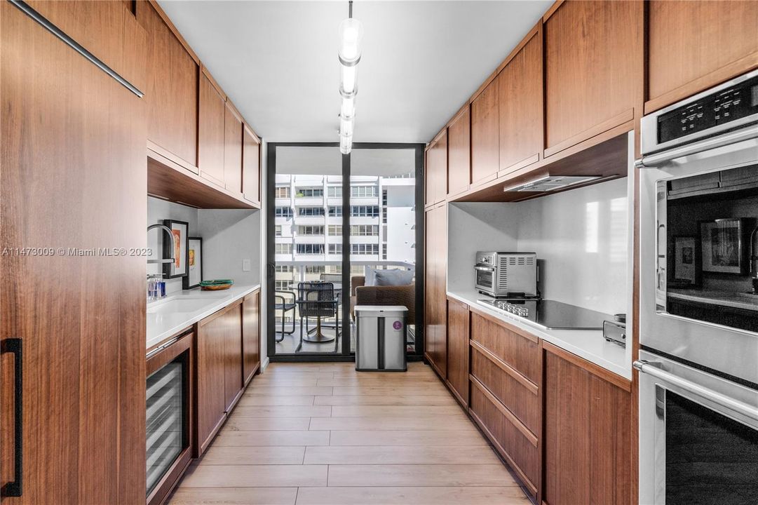 Недавно продано: $1,500,000 (2 спален, 2 ванн, 1477 Квадратных фут)