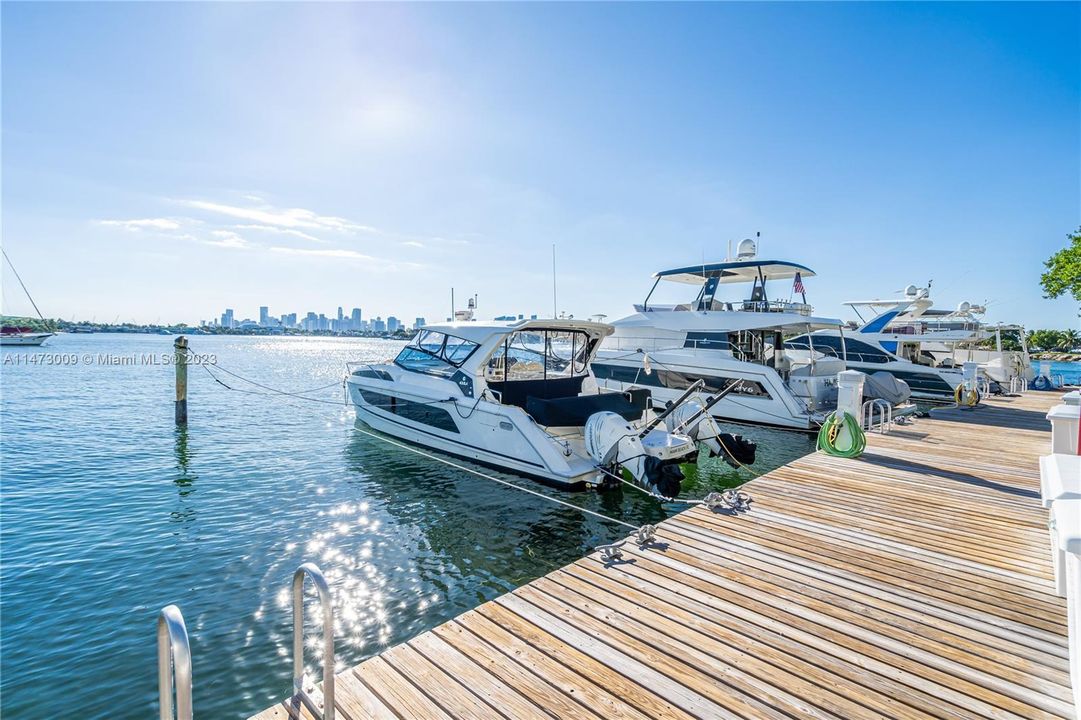 Недавно продано: $1,500,000 (2 спален, 2 ванн, 1477 Квадратных фут)