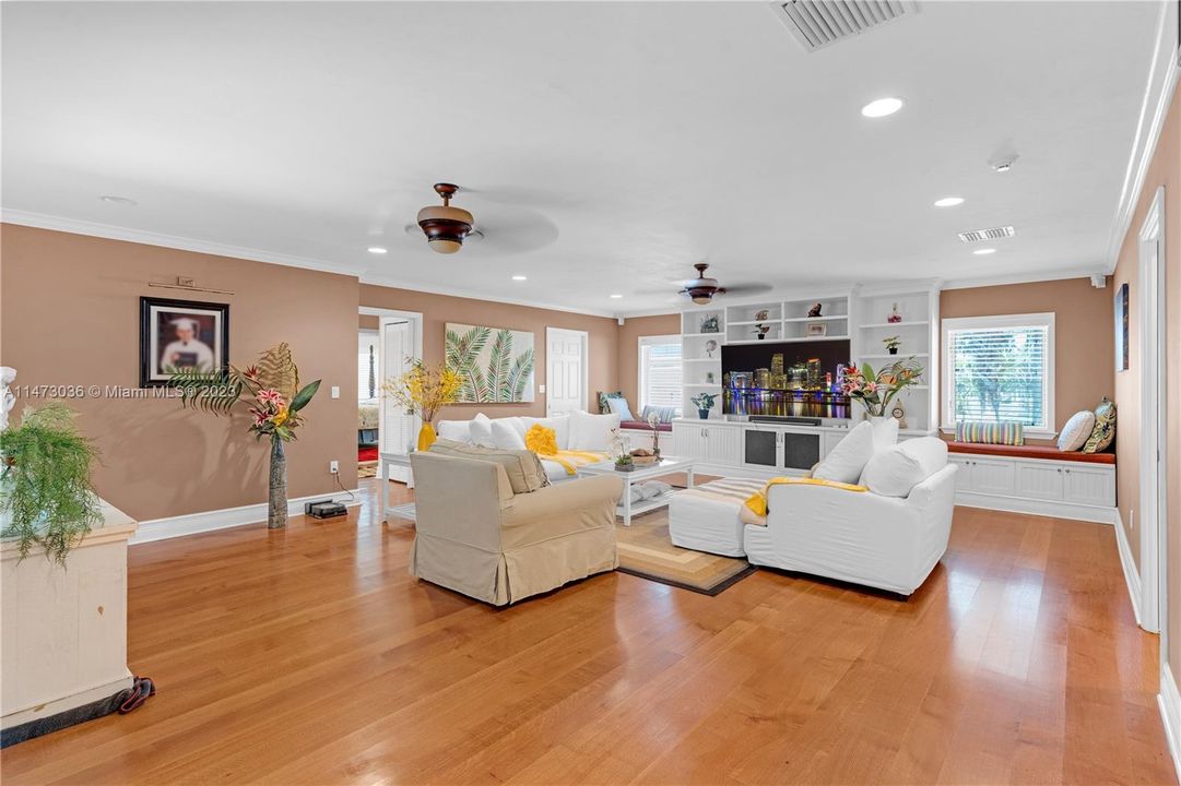 Recently Sold: $1,083,000 (4 beds, 2 baths, 2576 Square Feet)