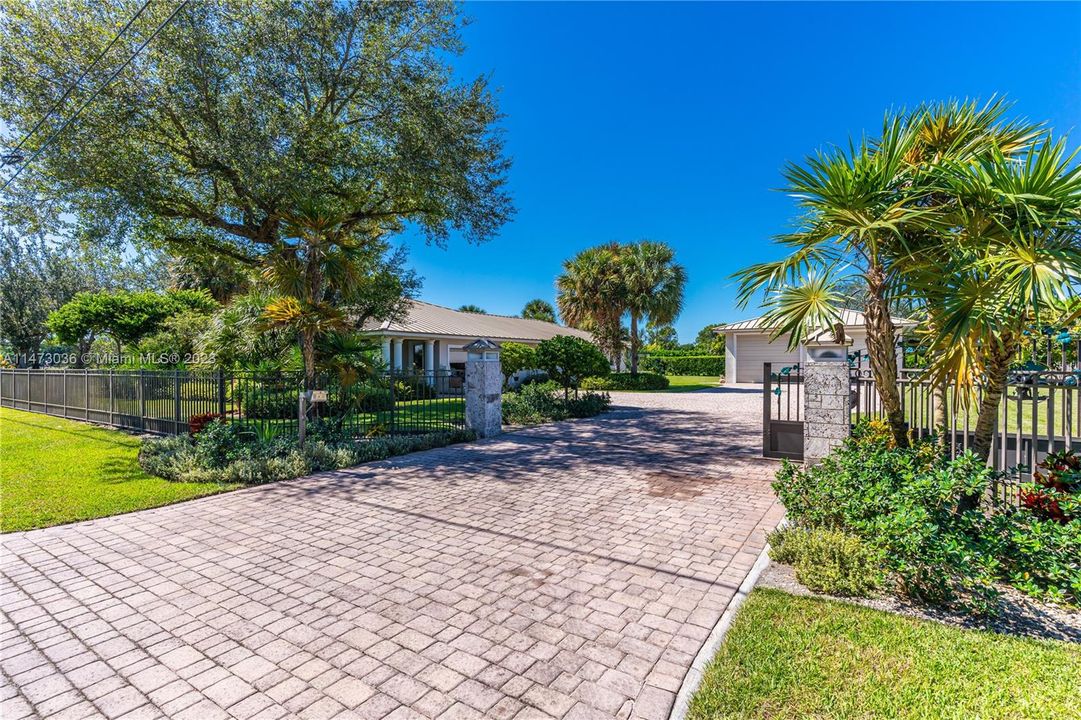 Recently Sold: $1,083,000 (4 beds, 2 baths, 2576 Square Feet)