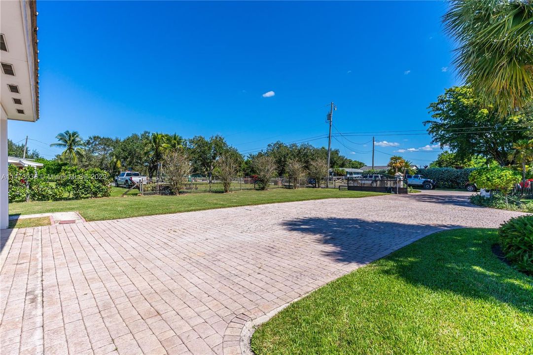 Recently Sold: $1,083,000 (4 beds, 2 baths, 2576 Square Feet)