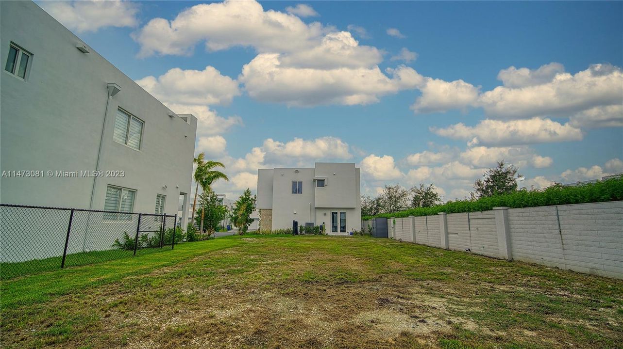 Недавно продано: $500,000 (0.10 acres)