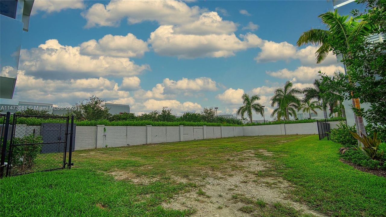 Недавно продано: $500,000 (0.10 acres)