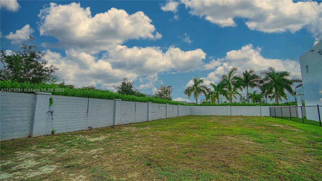 Недавно продано: $500,000 (0.10 acres)