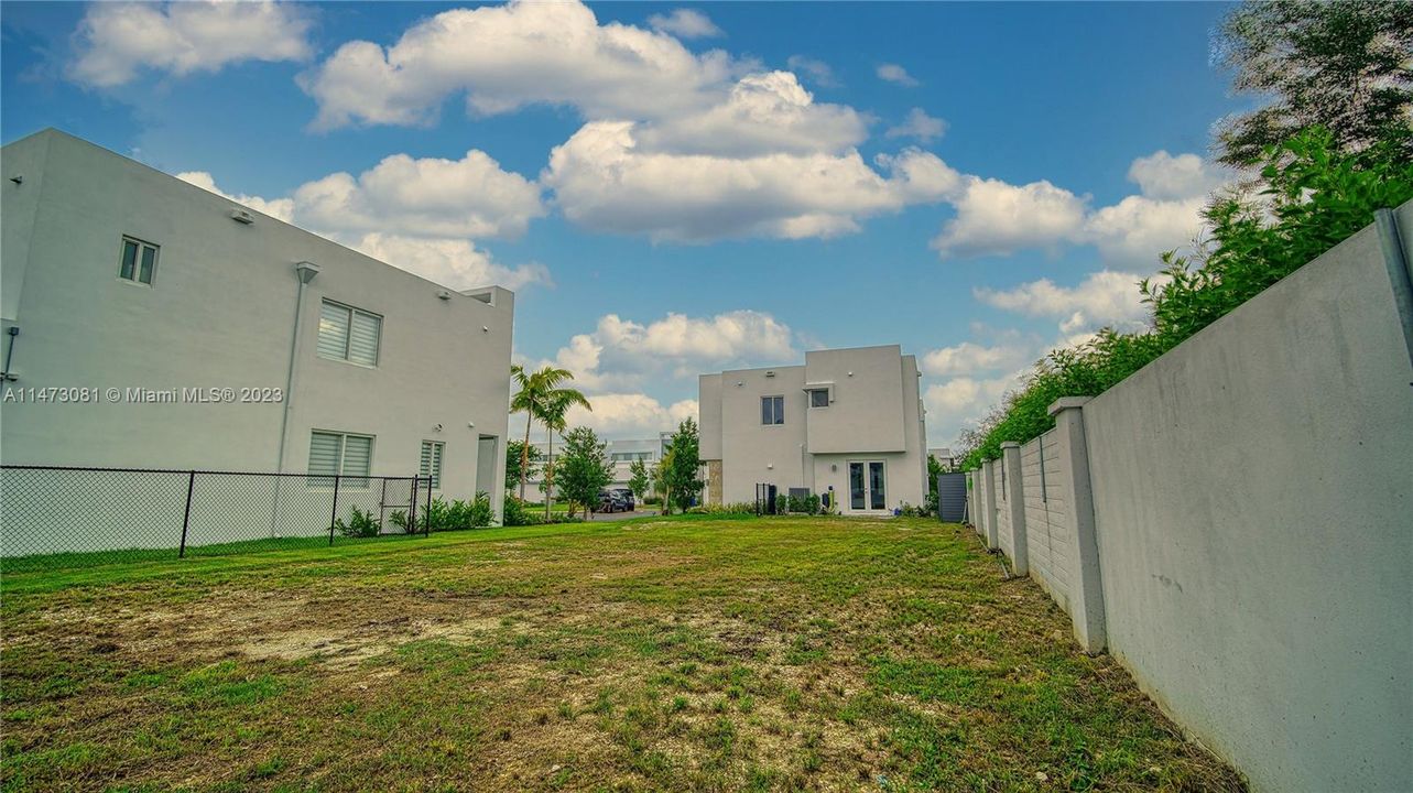 Недавно продано: $500,000 (0.10 acres)