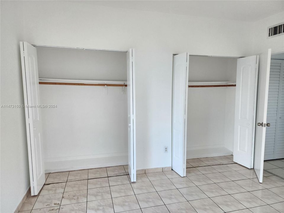 Active With Contract: $199,000 (1 beds, 1 baths, 607 Square Feet)