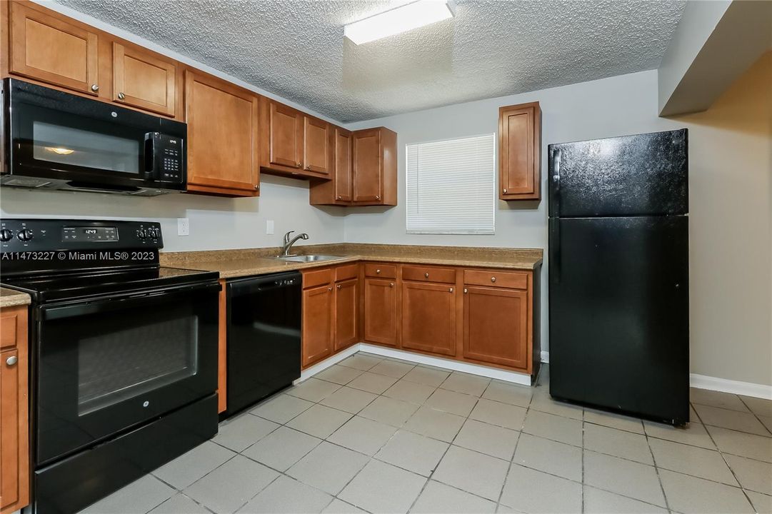 Recently Rented: $2,645 (0 beds, 1 baths, 1118 Square Feet)