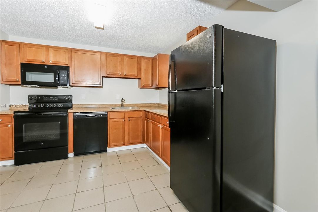 Recently Rented: $2,645 (0 beds, 1 baths, 1118 Square Feet)