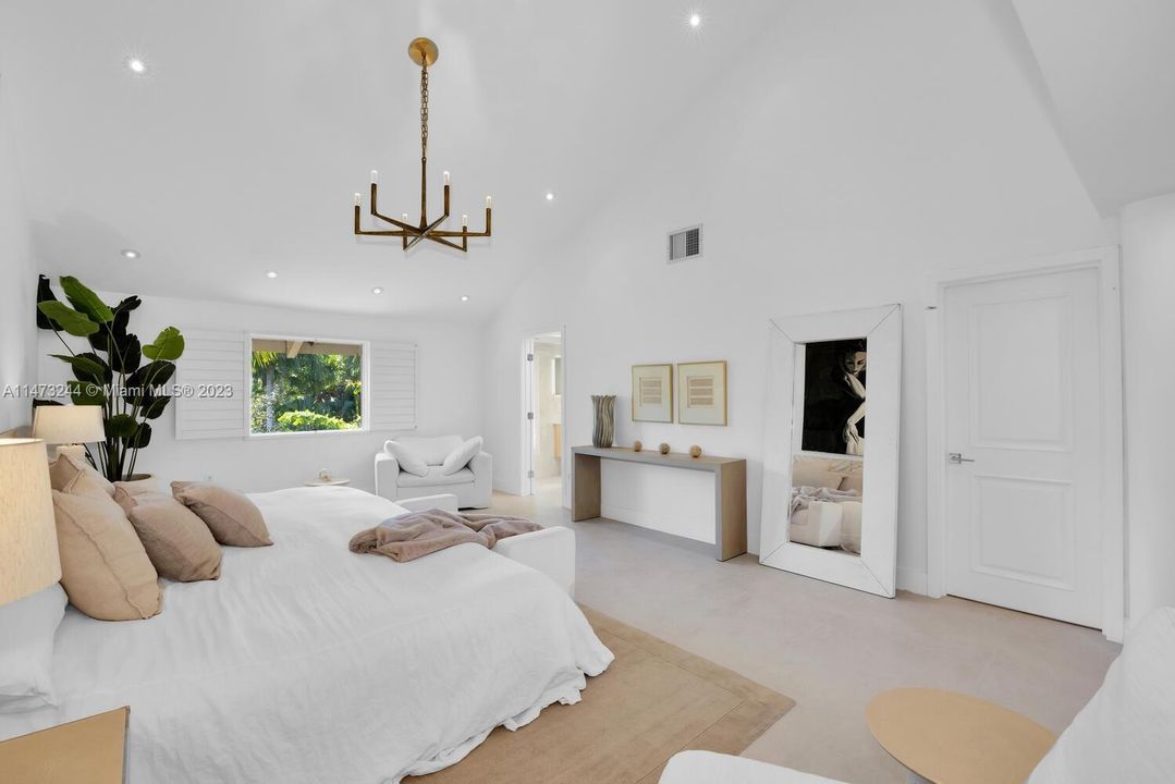 Recently Sold: $4,475,000 (3 beds, 2 baths, 3097 Square Feet)