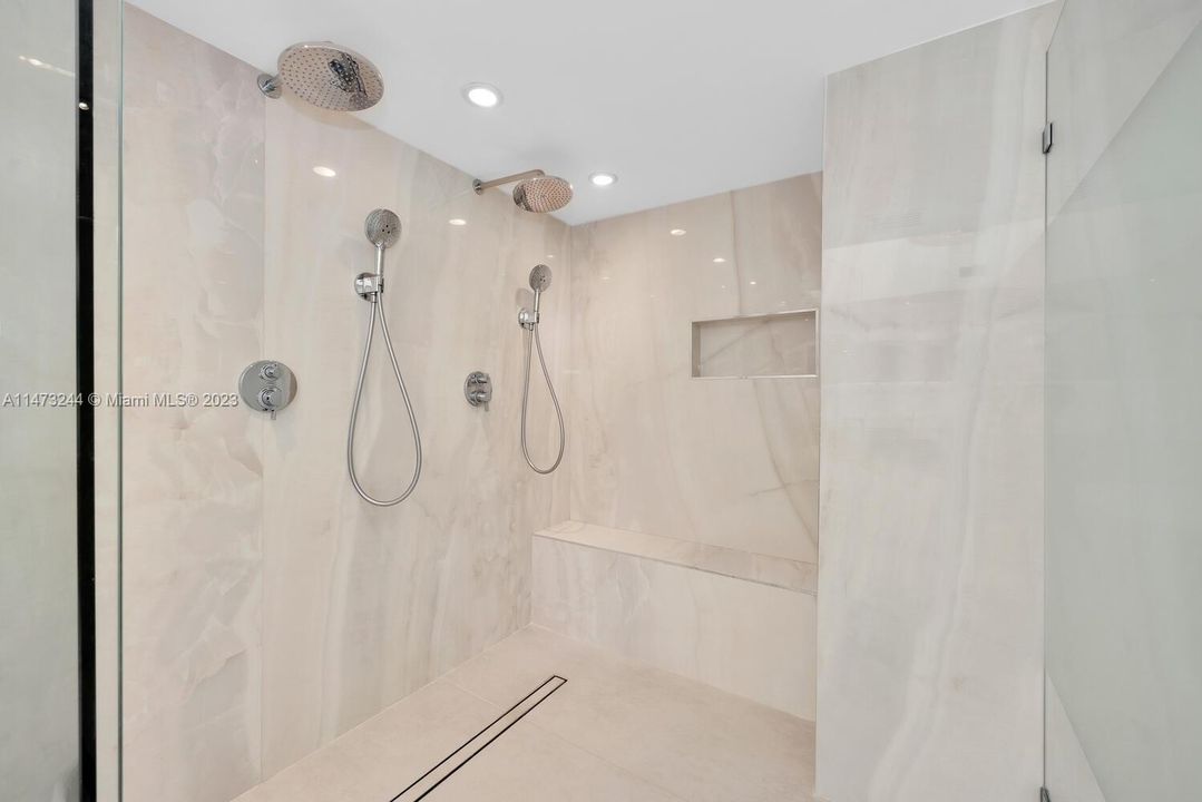 Recently Sold: $4,475,000 (3 beds, 2 baths, 3097 Square Feet)