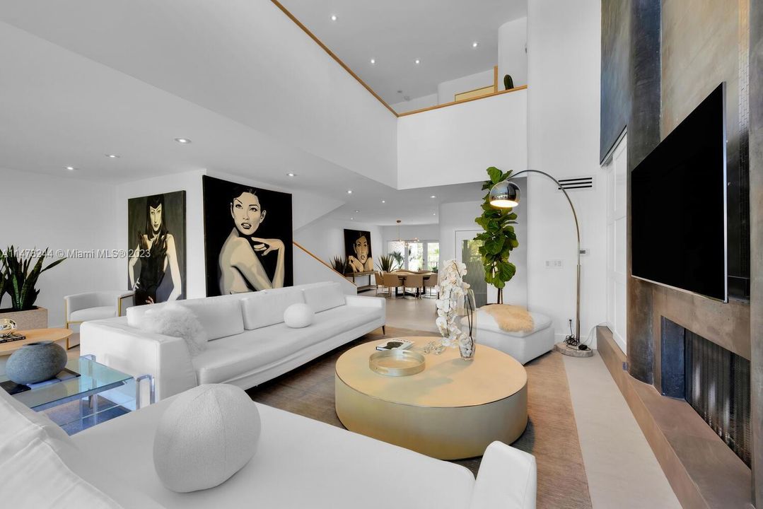 Recently Sold: $4,475,000 (3 beds, 2 baths, 3097 Square Feet)