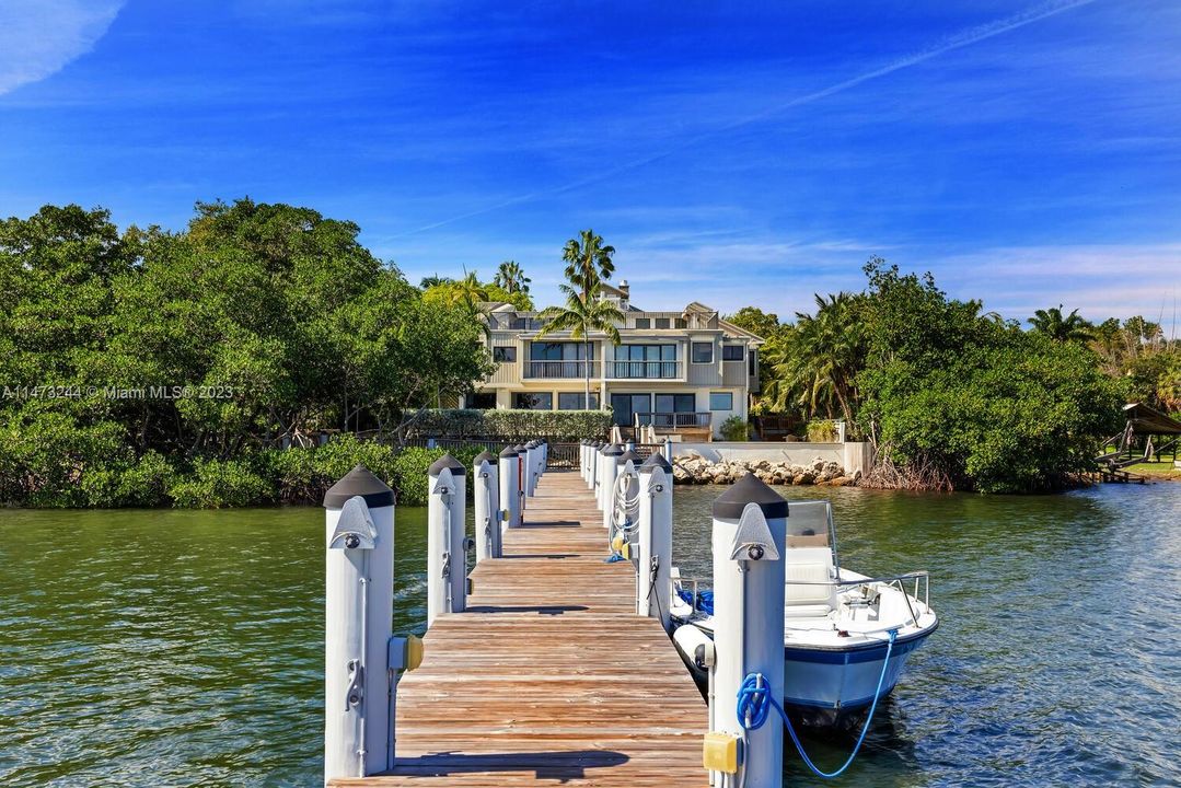 Recently Sold: $4,475,000 (3 beds, 2 baths, 3097 Square Feet)