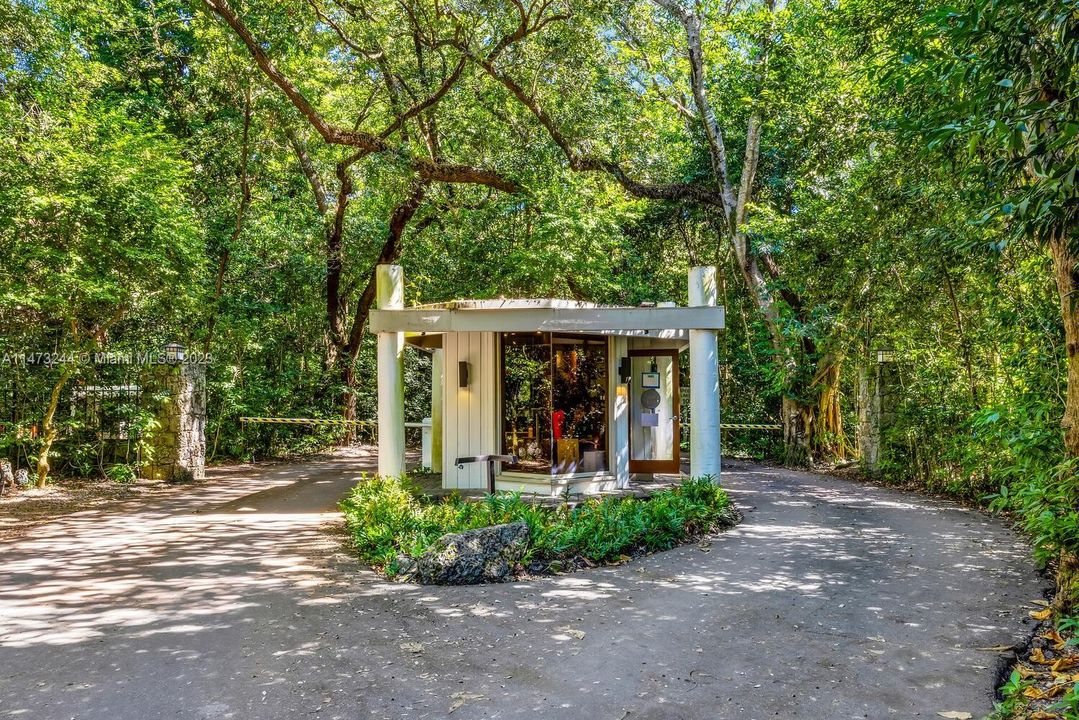 Recently Sold: $4,475,000 (3 beds, 2 baths, 3097 Square Feet)