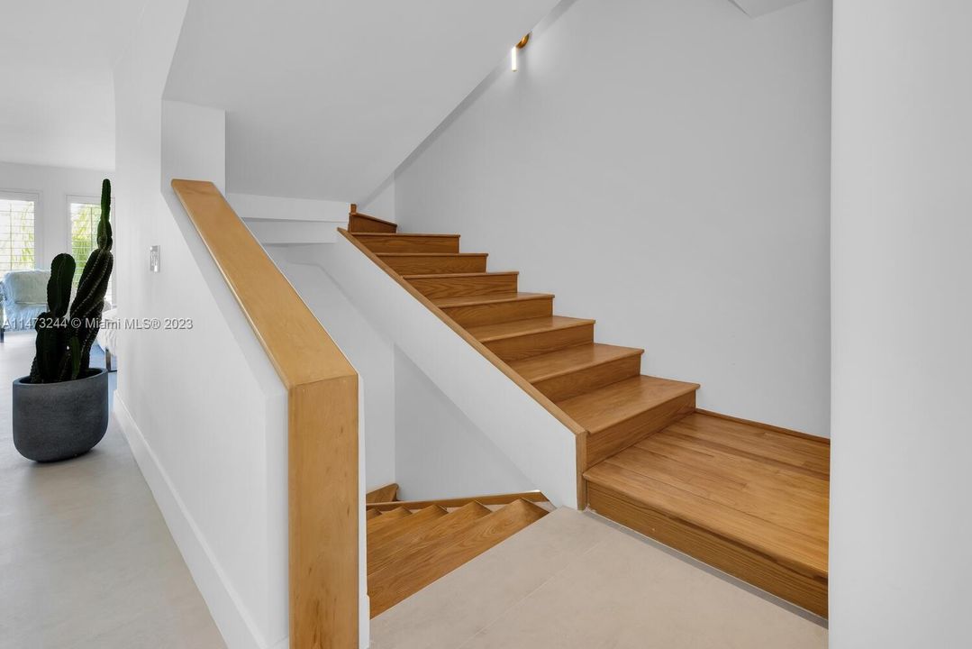 Recently Sold: $4,475,000 (3 beds, 2 baths, 3097 Square Feet)