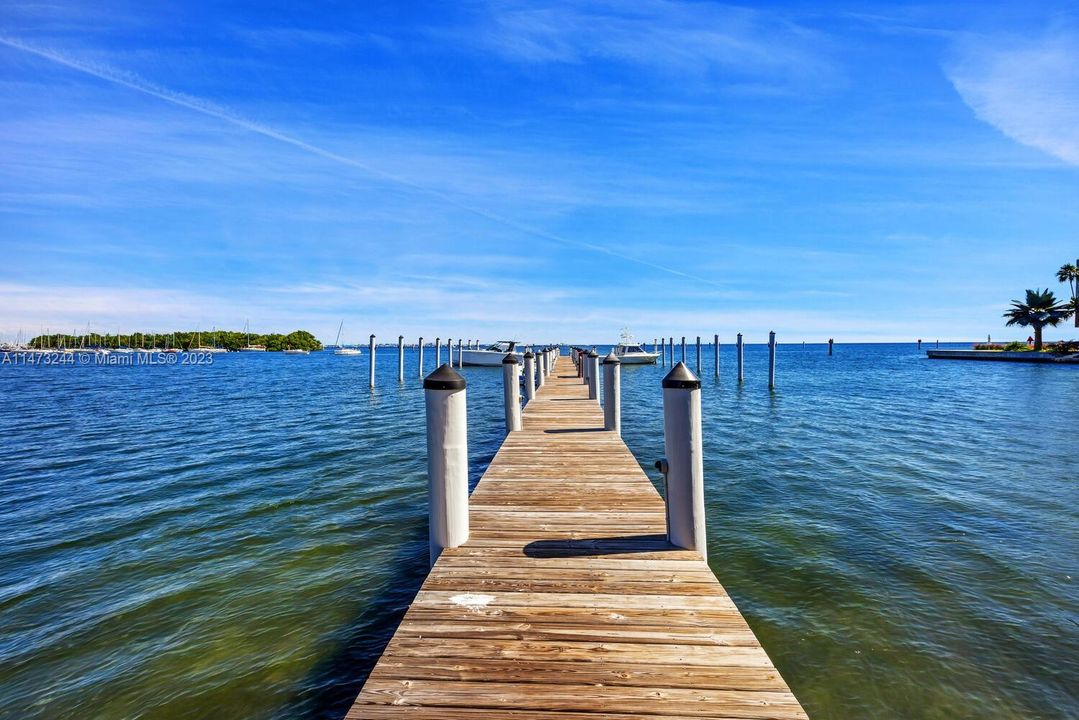 Recently Sold: $4,475,000 (3 beds, 2 baths, 3097 Square Feet)