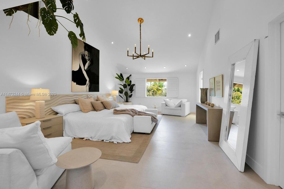 Recently Sold: $4,475,000 (3 beds, 2 baths, 3097 Square Feet)